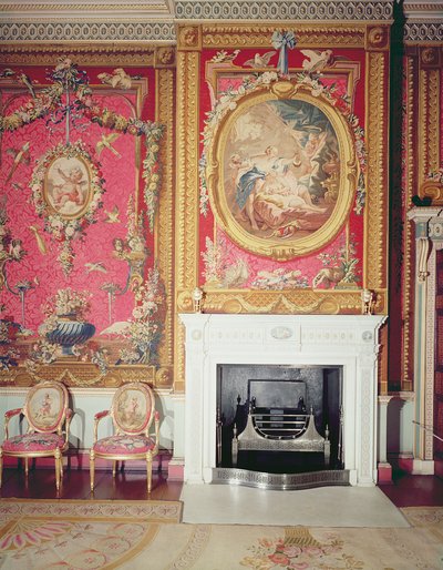 Uitzicht op de open haard ontworpen door Adam in de Tapestry Room door Robert Adam